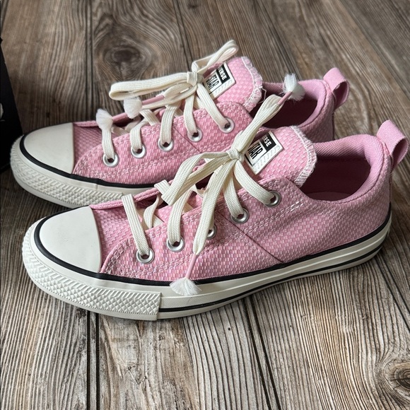 Converse sneakers CTAS Madison OX sz 6 NEW Pink Canvas Sneakers - Picture 2 of 5